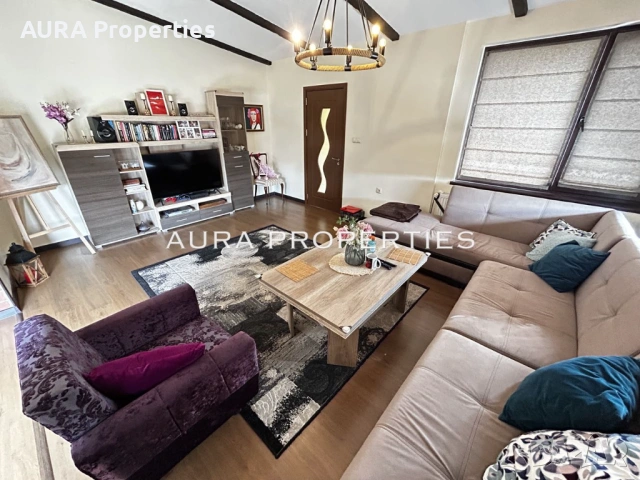 Разград / Къща, напълно обзаведена, снимка 2 - Къщи - 54352183