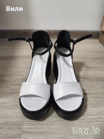 Продавам дамски сандали