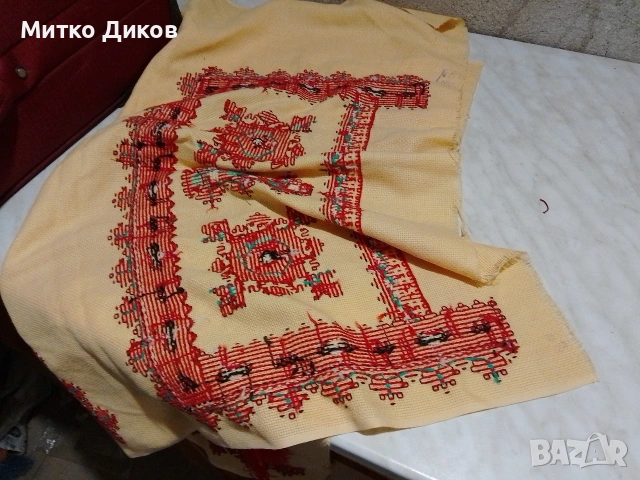 традиционна българска покривка (каре) с ръчна бродерия, често изработвана върху плат панама 86х82см, снимка 4 - Покривки за маси - 54823333
