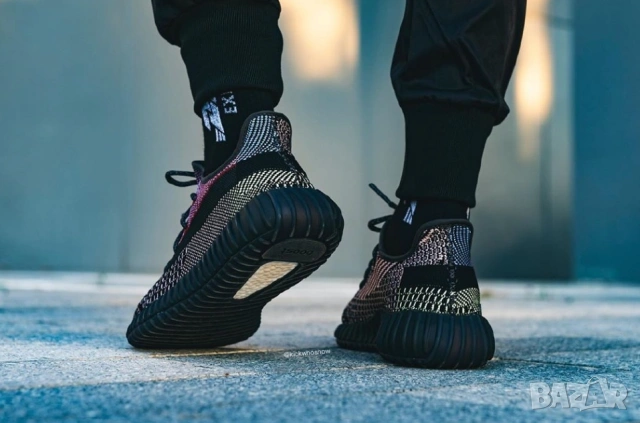 Adidas Yeezy Boost 350 V2 Yecheil номер 43 1/3 оригинални маратонки , снимка 2 - Маратонки - 54623257