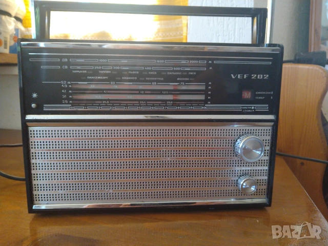 Радио VEF 202 с добавен УКВ/FM обхват, снимка 4 - Антикварни и старинни предмети - 54605658