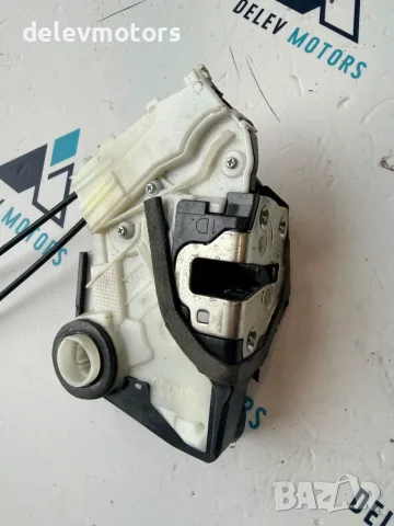 690400D520 предна лява брава от Toyota Yaris P13, 1.0i, 72 ph., 5 sp., engine 1KR-FE, KSP130 2020, снимка 5 - Части - 55573894