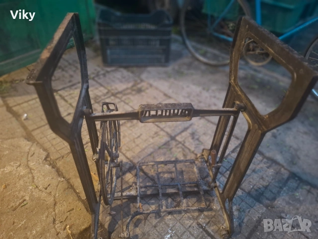 маса от старинна немска шевна машина Kohler