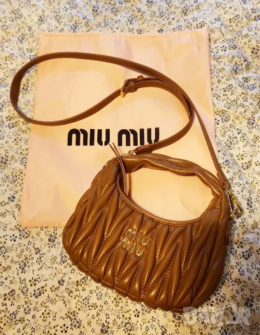 Дамска чанта Miu Miu малка, снимка 9 - Чанти - 55437432
