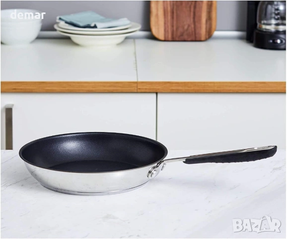 Керамичен незалепващ индукционен тиган от неръждаема стомана Amazon Basics, 21,3 см, с мека дръжка, снимка 5 - Съдове за готвене - 54422517