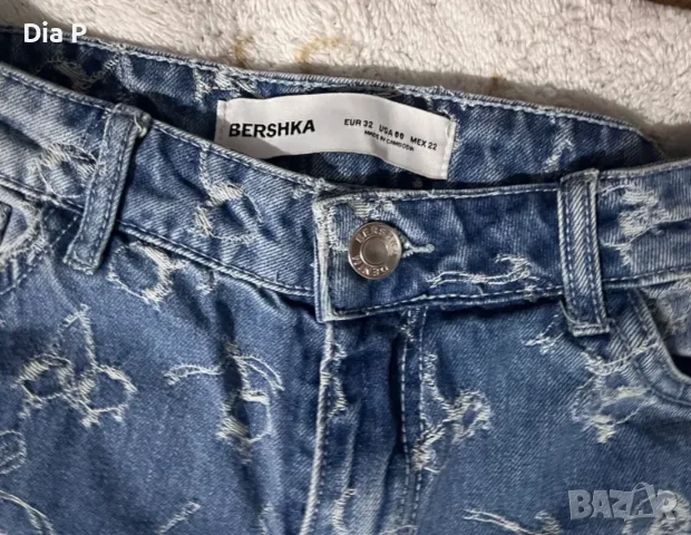 Bershka 32 дънки с черешки, снимка 4 - Дънки - 55421947