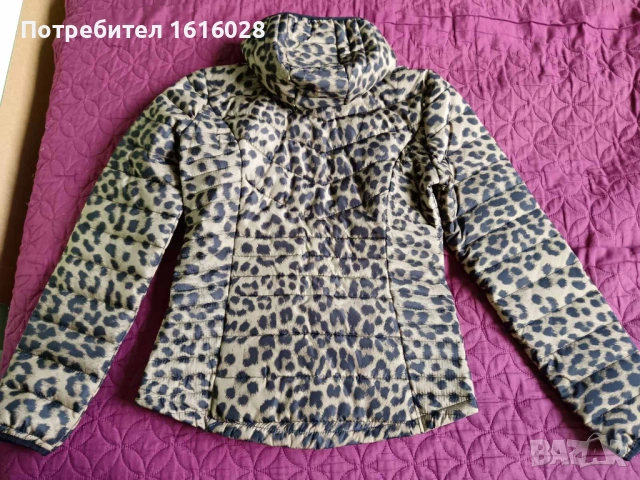 Дамско яке с качулка и два джоба с ципове., снимка 2 - Якета - 45159035