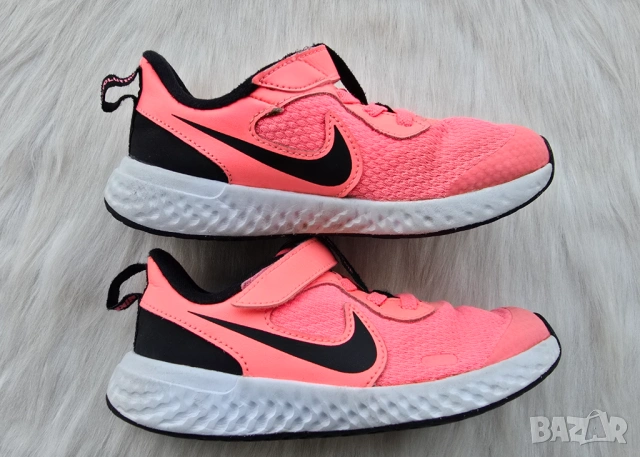 Детски маратонки Nike Revolution №27/28, снимка 12 - Детски маратонки - 54047012
