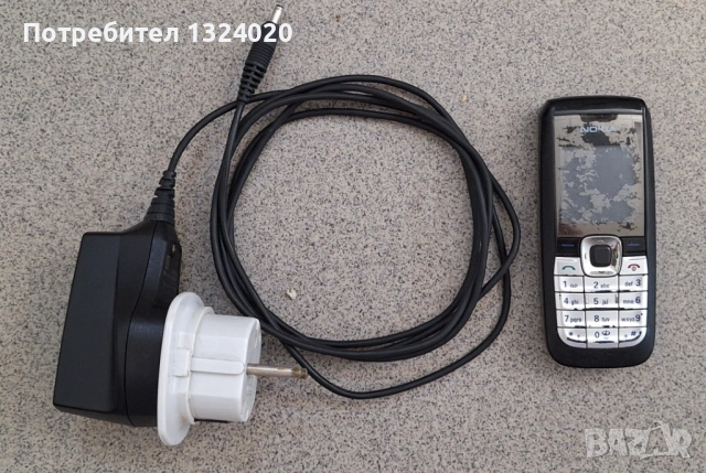 Стар работещ мобилен телефон NOKIA със зарядно