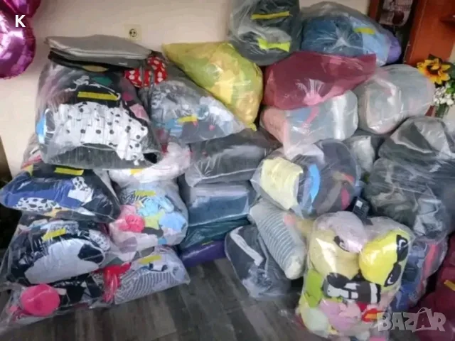 дамски дрехи, играчки на чували по 15 евро 