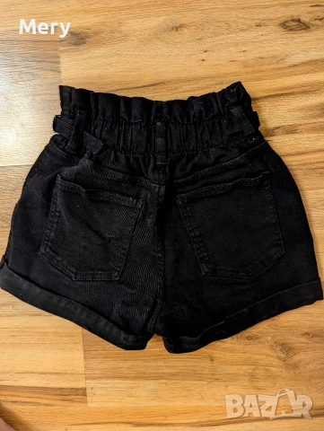 Черни къси дънки Bershka – XS (34), снимка 2 - Дънки - 54858630