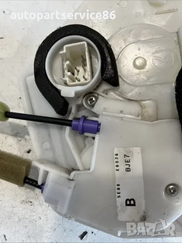 Механизъм за брава/актуатор на предна дясна врата за Mazda 3 2.2D (2015) K70Q OEM, снимка 2 - Части - 55568788