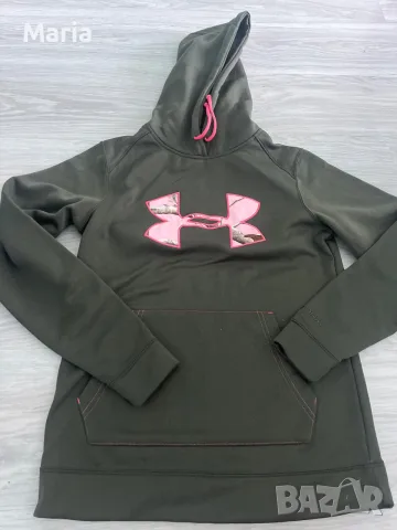 Изглежда, че това е дамски суичър Under Armour ColdGear.
