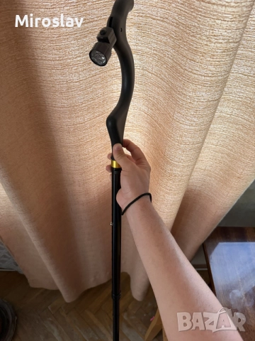 Сгъваем телескопичен бастун Wellpro Walking Stick с LED фенерче и широка основа Туристическа щека, снимка 4 - Бастуни - 55390217