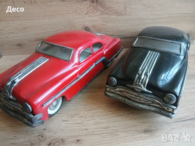 Стари ламаринени играчки коли Pontiak.