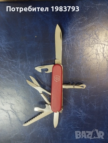 Многофункционален стар модел Victorinox Switzerland с ножица и трион.