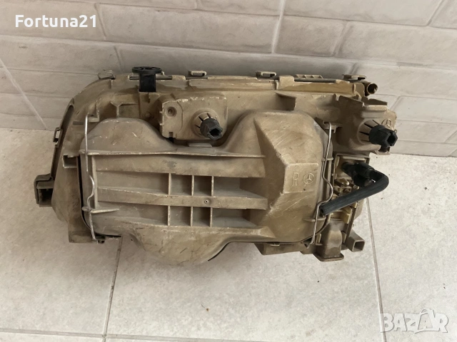 Mercedes C-class W202 десен фар оригинален 1305230125, снимка 3 - Части - 55133295