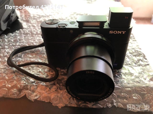 Sony RX100 III 20.1 MP Premium Compact Digital Camera w/1-inch Sensor and 24-70mm F1.8-2.8 ZEISS Zoo, снимка 8 - Фотоапарати - 54580915