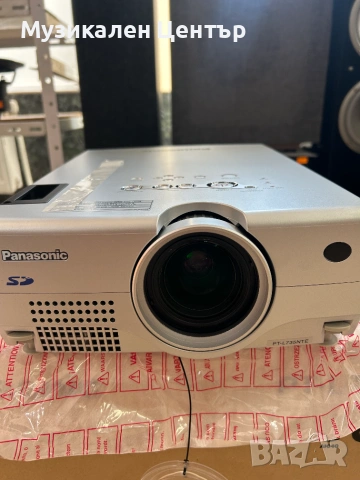 LCD Проектор Panasonic - PT L735NTE НОВО!!!