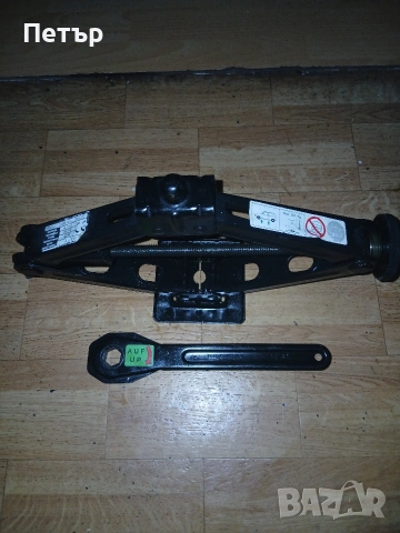 Оргинален крик алфаромео джулия,джулиета специален, снимка 12 - Аксесоари и консумативи - 54068199