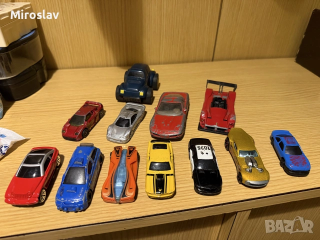 12 бр. метални и пластмасови колички Hot Wheels, Maisto-Mercedes Ferrari,Mustang,Corvette, Subaru