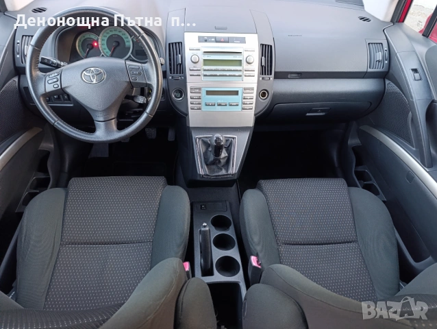Toyota Corolla Verso 2.2 D4D, снимка 9 - Автомобили и джипове - 54625013