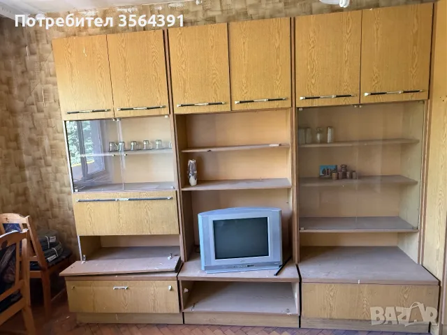 Секция шкафове рафтове витрини