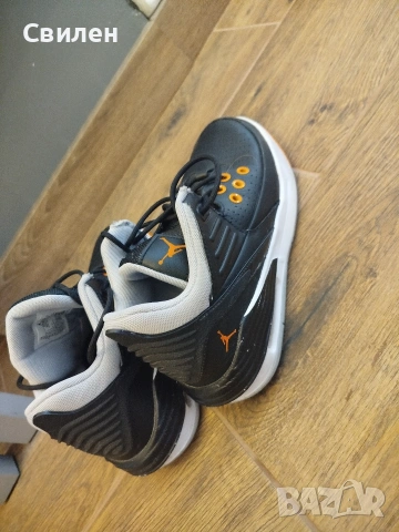 Nike Air Jordan Max Aura 5 37.5, снимка 4 - Маратонки - 55250197