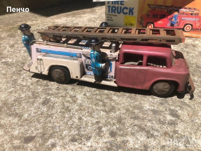 стара механична метална играчка "FIRE TRUCK" - MADE IN CHINA, снимка 5 - Антикварни и старинни предмети - 54831560