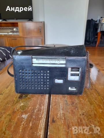 Старо радио,радиоприемник Sanyo Cadnica