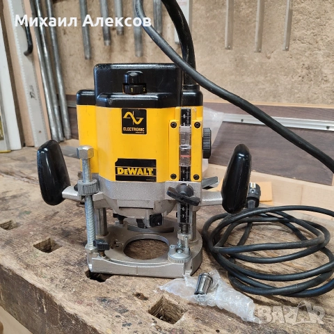 Оберфреза DeWalt DW625E