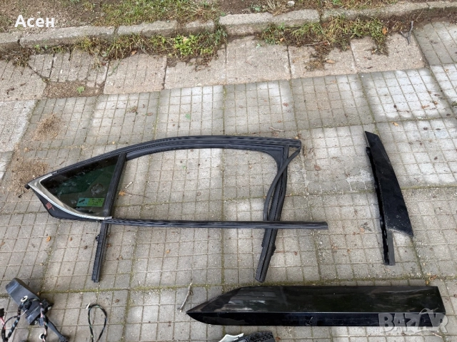 Врата задна дясна, стъкло триъгълно, лайсни, дръжка Skoda Superb lll