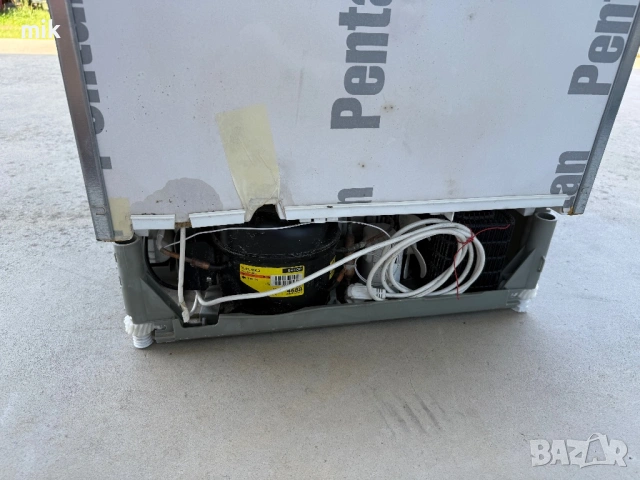 Малък хладилник за вграждане Bosch 82см, снимка 11 - Хладилници - 54734863