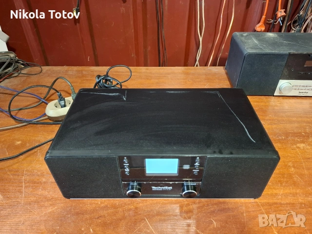 Продава де радио TechniSat. , снимка 2 - Радиокасетофони, транзистори - 54987923