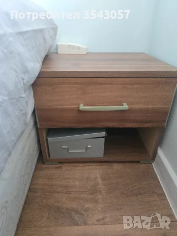 Гардероб  ,две нощни шкафчета  и скрин, снимка 4 - Гардероби - 55608743