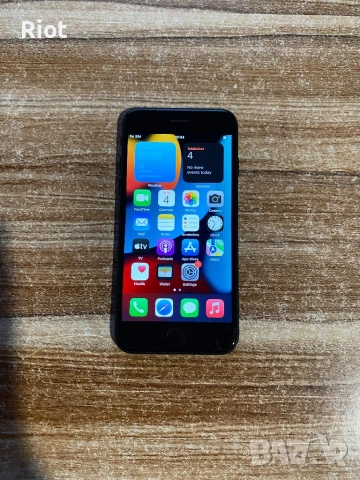 Продавам iPhone 7