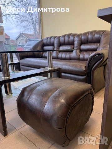 Троен диван + 2 единични фотьойла + 2 табуретки изк.кожа + холна маса , снимка 7 - Дивани и мека мебел - 54058929