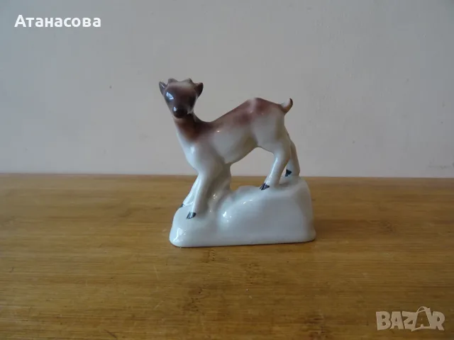 Порцеланова фигура Малка сърничка Сърна ИЗИДА 1960 г 