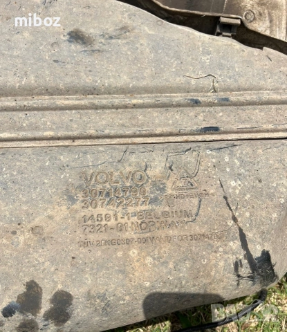 Резервоар Volvo XC90 2.4d D5, снимка 3 - Части - 54969728