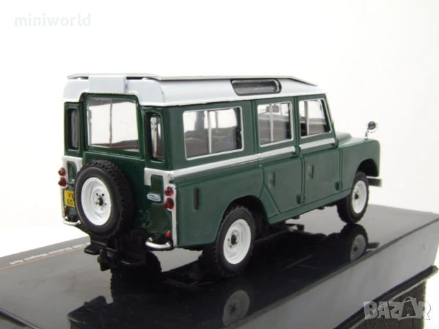 Land Rover 109 Series III 1978 - мащаб 1:43 на IXO моделът е нов в PVC дисплей-кейс, снимка 2 - Колекции - 54504163