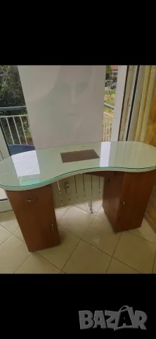 продавам бюро за маникюр