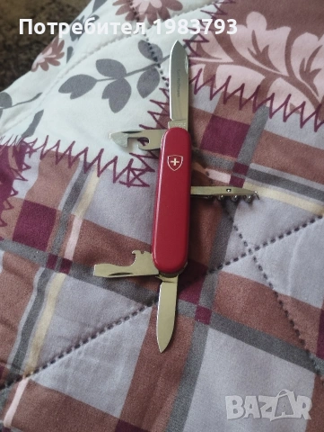 Чисто нов Victorinox Switzerland с кутия и документ.