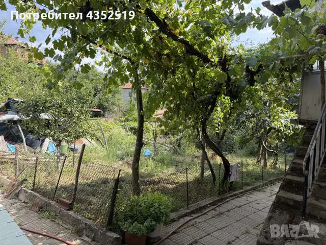 ЕКСКЛУЗИВНО! Масивна двуетажна къща с гараж и двор в с. Брежани, община Симитли, снимка 6 - Къщи - 55566078