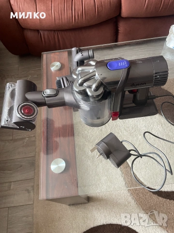 Акумулаторна прахосмукачка DYSON V-6, снимка 2 - Прахосмукачки - 55048961