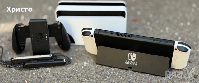 Игрова конзола Nintendo Switch OLED  + игра Mario Kart 8 Deluxe + 64GB карта  , снимка 2 - Nintendo конзоли - 54797939