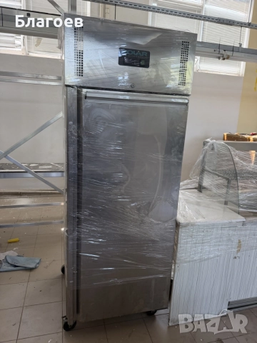 Вертикалният хладилник Polar U-Series U632 650 литра