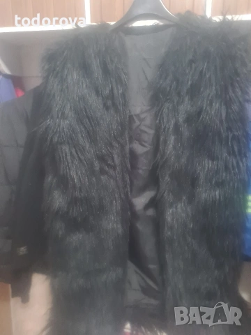 елек черен модерен с косъм, снимка 2 - Елеци - 54264661