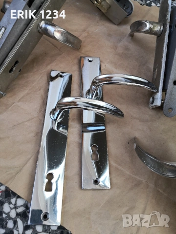 брави,дръжки, капаци и панти за врати, снимка 3 - Интериорни врати - 54169092