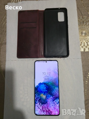 Продавам Samsung Galaxy S20+