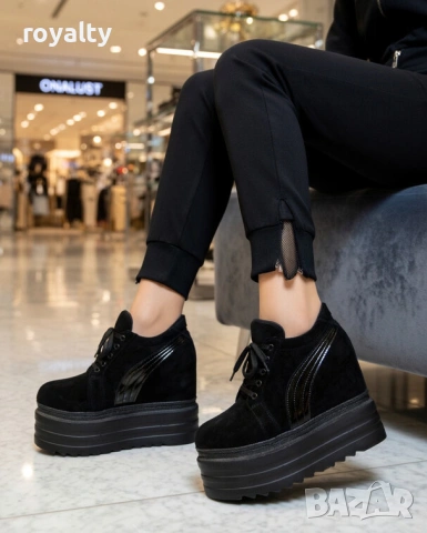 Кецове на платформа - черен велур и лак